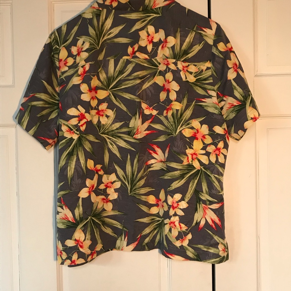 100% silk Tommy Bahamas ladies button down shirt